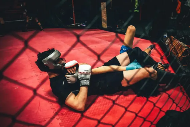 Cage Training Lattes : 800 m², cage officielle, MMA Montpellier