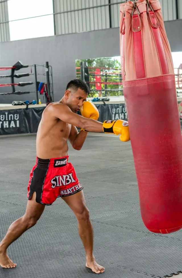 Maccabi Nice : 1 000 m², cage MMA, quartier Libération
